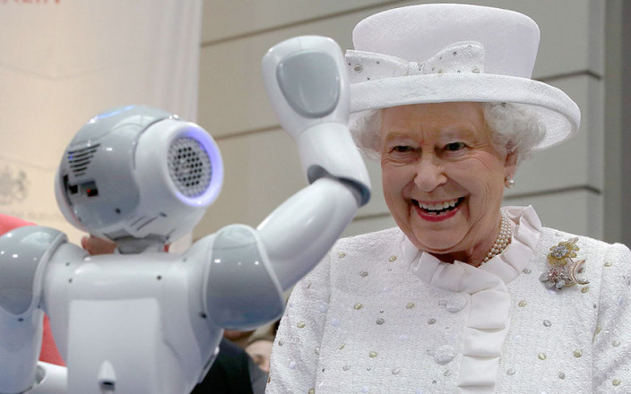 Королева Елизавета II встретилась с немецким роботом